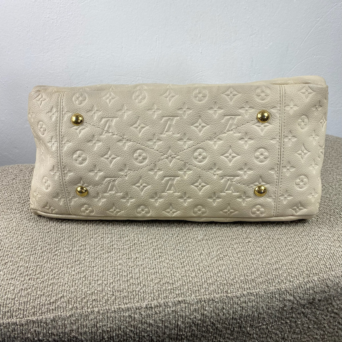 Louis Vuitton Artsy GM – Monogram Empreinte Leder Creme