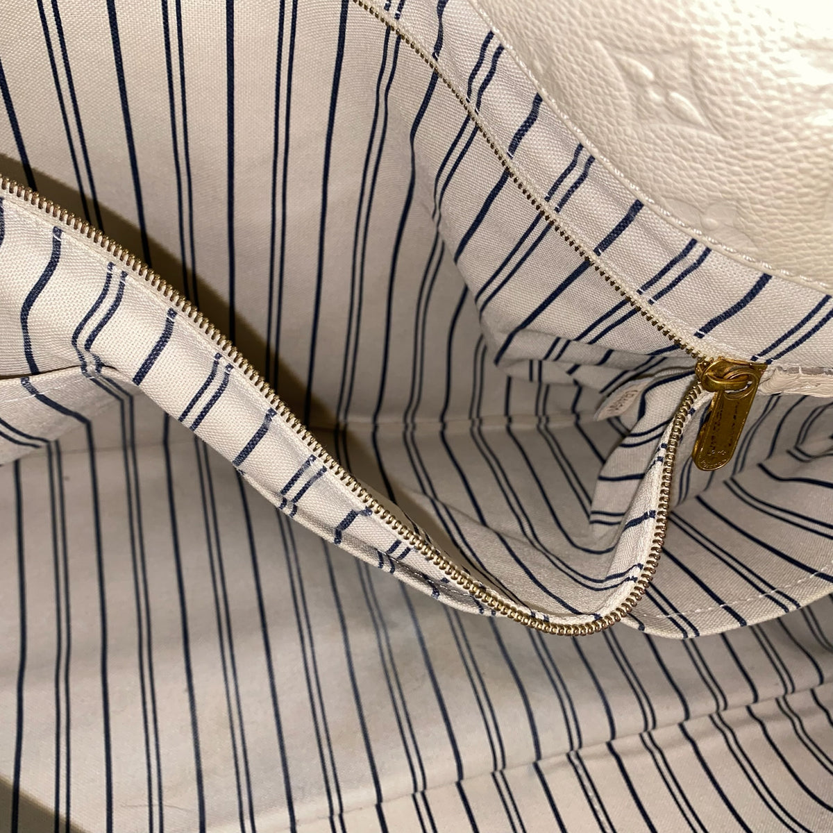 Louis Vuitton Artsy GM – Monogram Empreinte Leder Creme