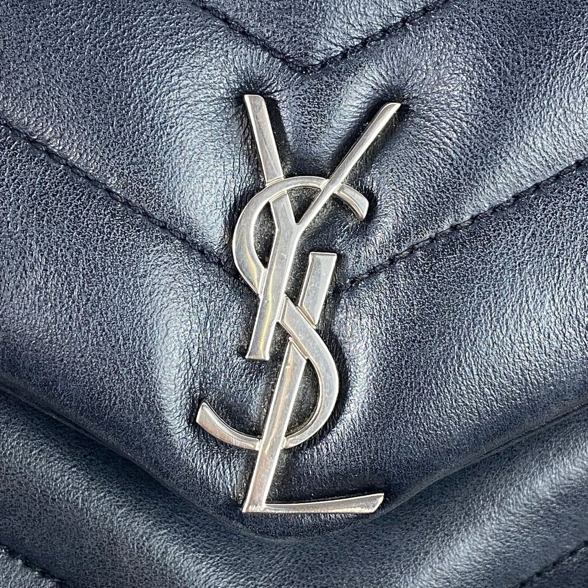 Saint Laurent Loulou Mini – Schwarz