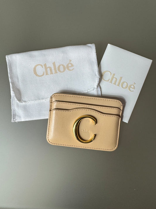 Chloé Card Holder – Leder Nude mit Goldakzent