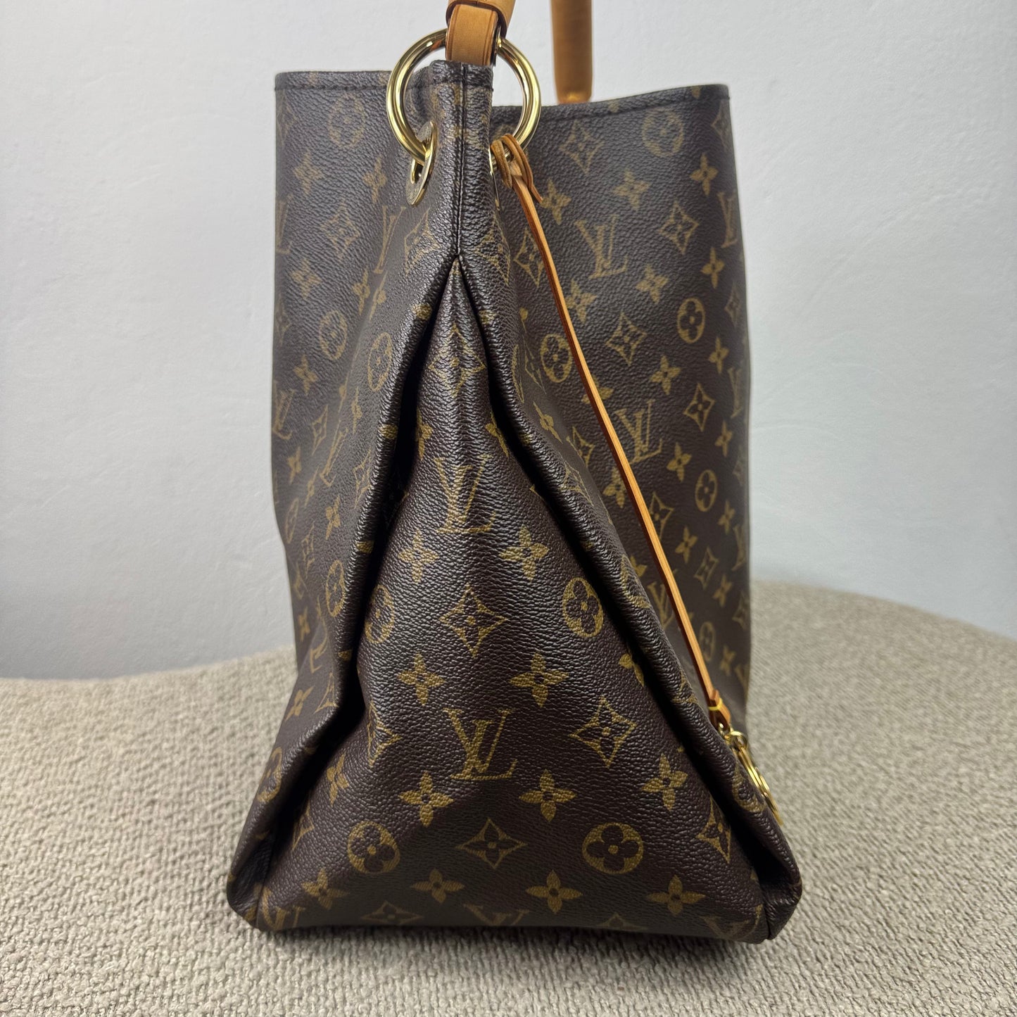 Louis Vuitton Artsy GM – Monogram Canvas