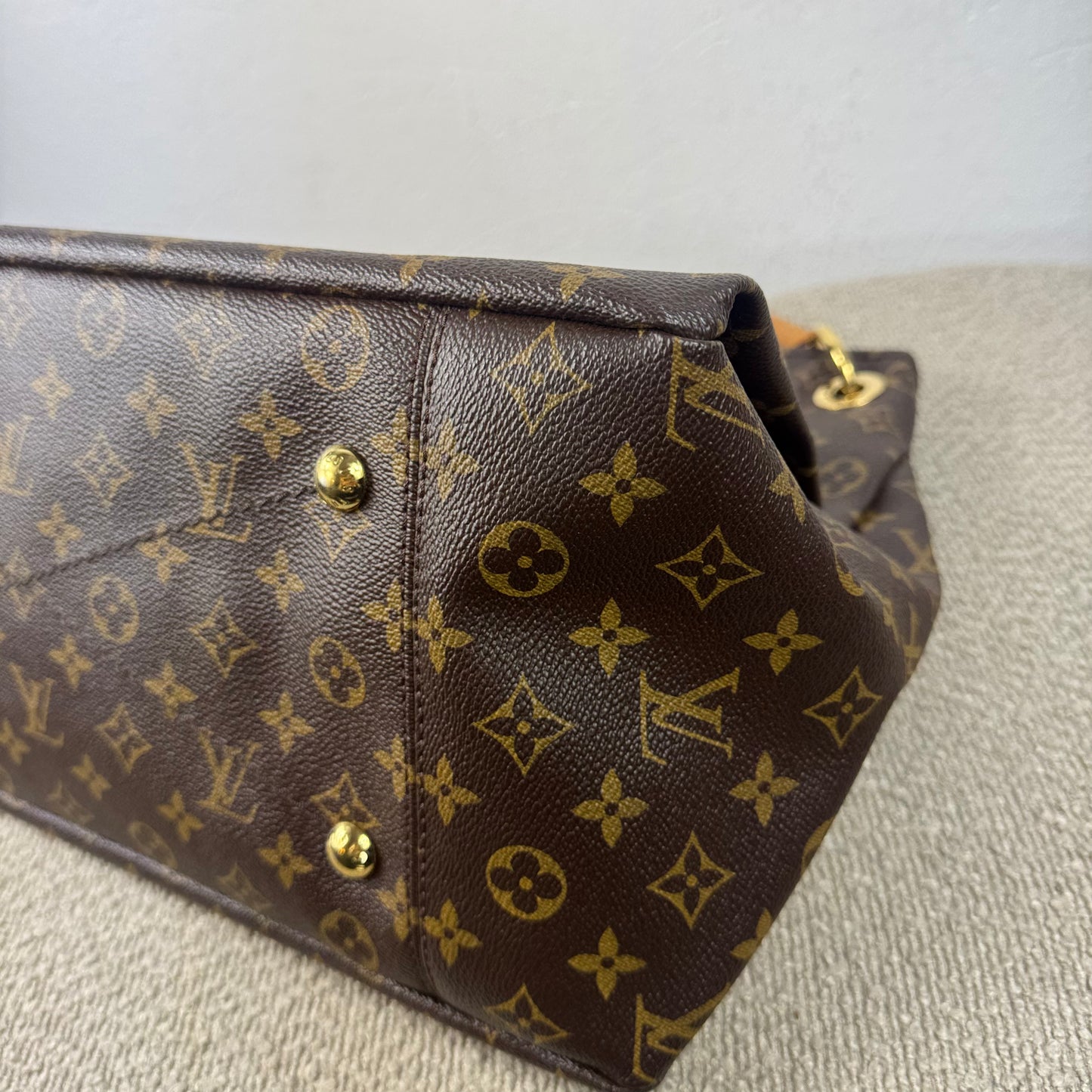 Louis Vuitton Artsy GM – Monogram Canvas