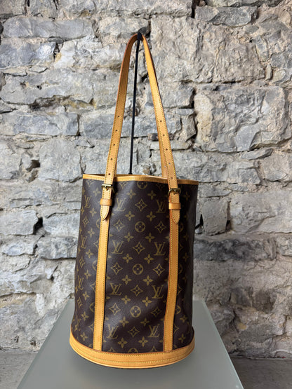 Louis Vuitton Bucket GM - Monogram Canva