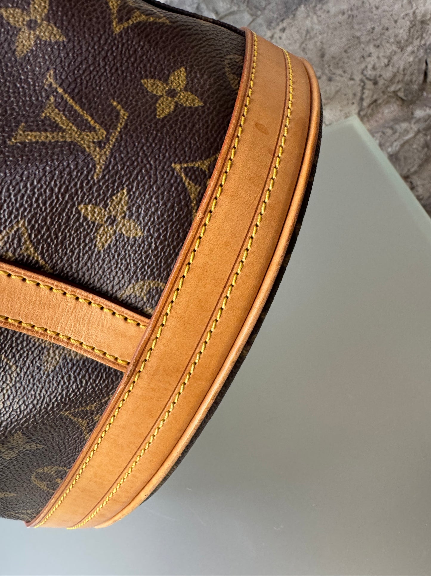 Louis Vuitton Bucket GM - Monogram Canva
