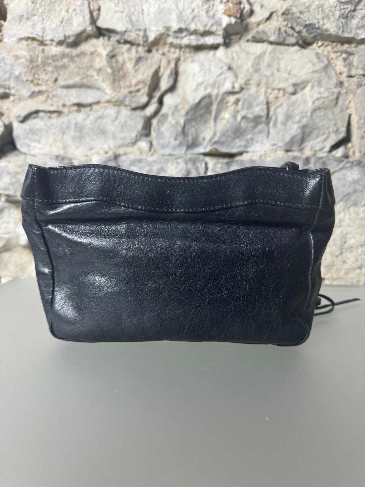 Balenciaga Classic Clutch aus Leder in Schwarz - BagAffair