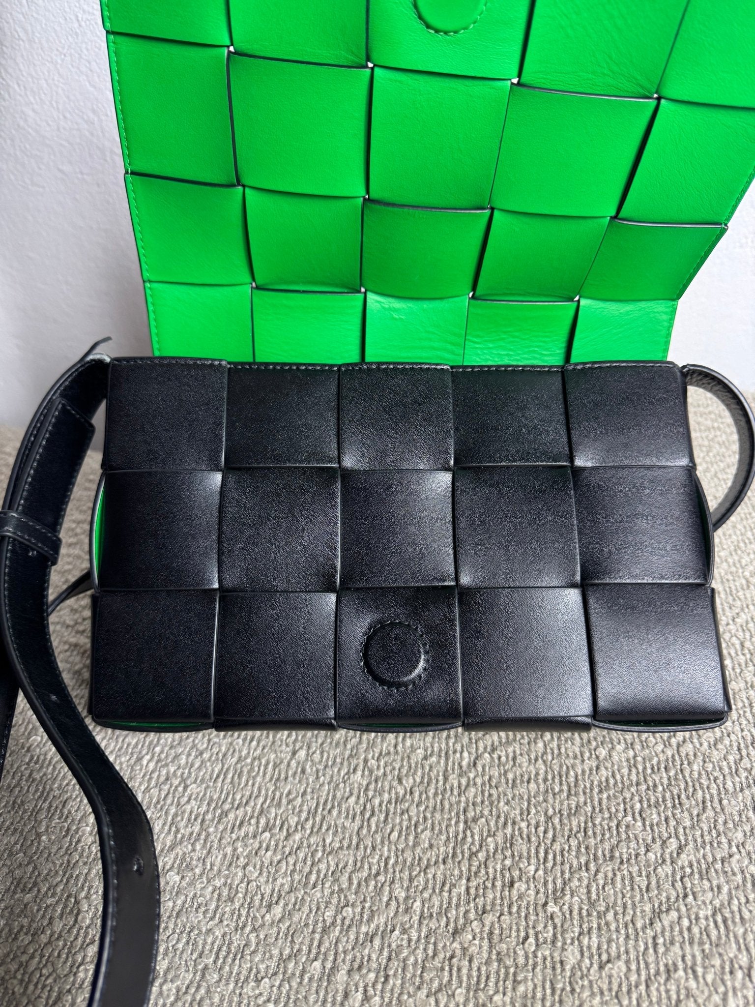 Bottega Veneta Cassette – Schwarz - BagAffair