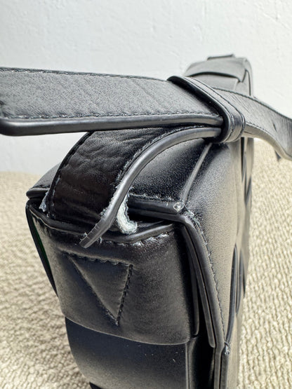 Bottega Veneta Cassette – Schwarz - BagAffair