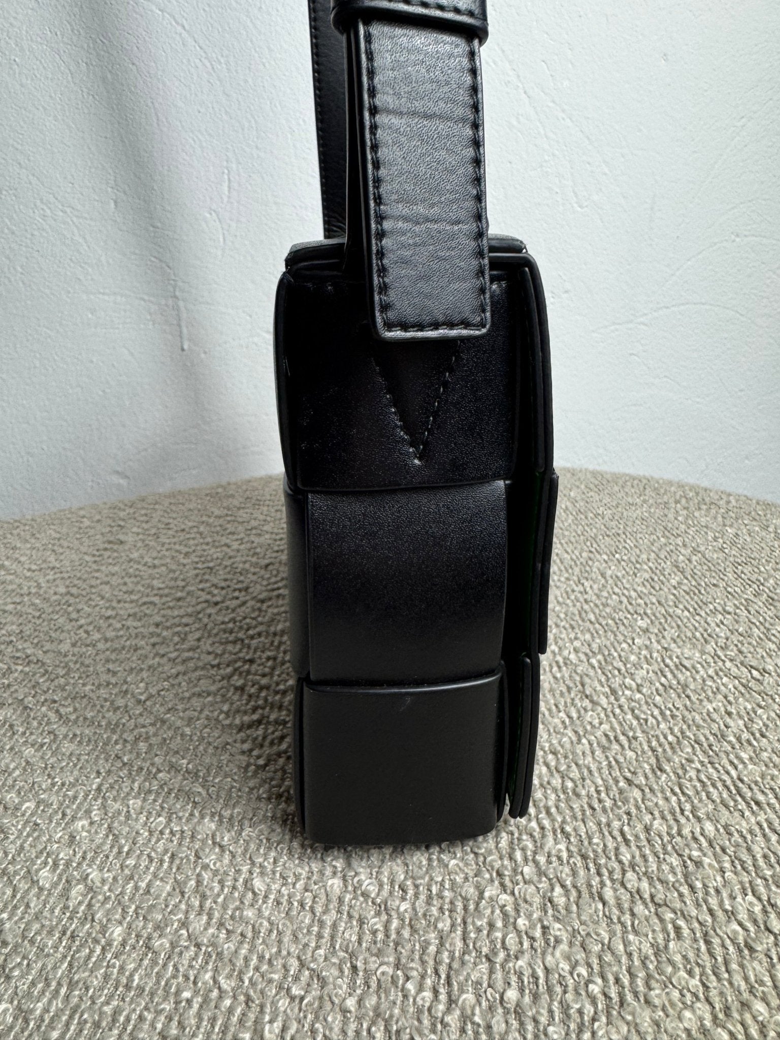 Bottega Veneta Cassette – Schwarz - BagAffair