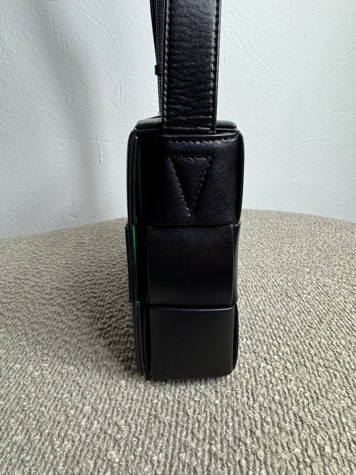 Bottega Veneta Cassette – Schwarz - BagAffair