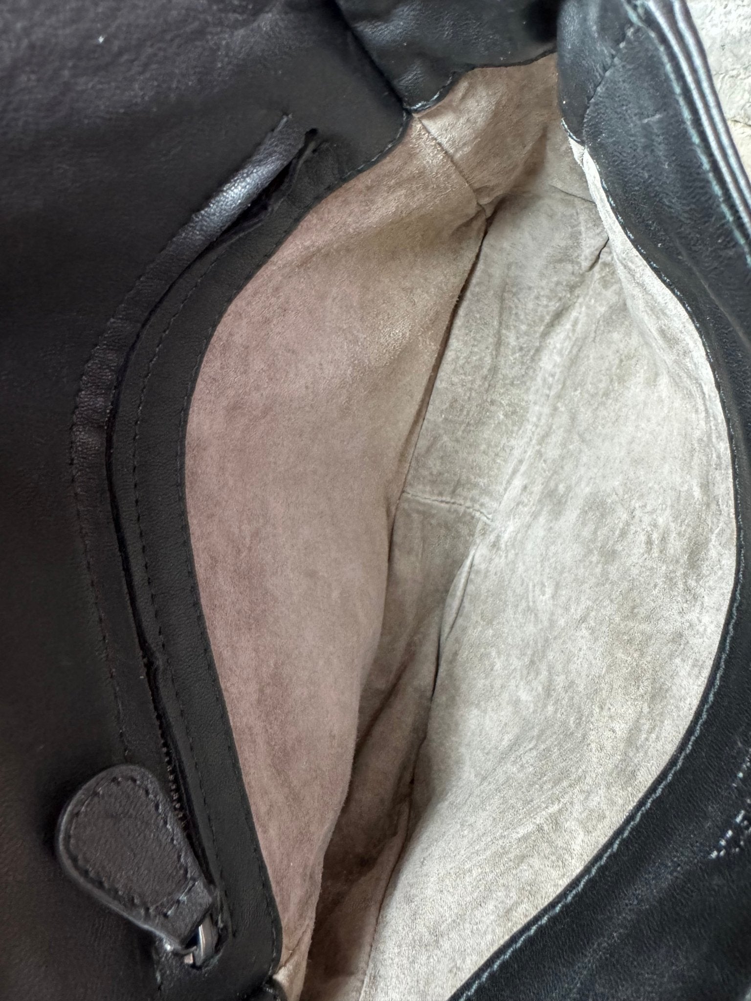 Bottega Veneta Woven Flap Crossbody Bag – Schwarz - BagAffair