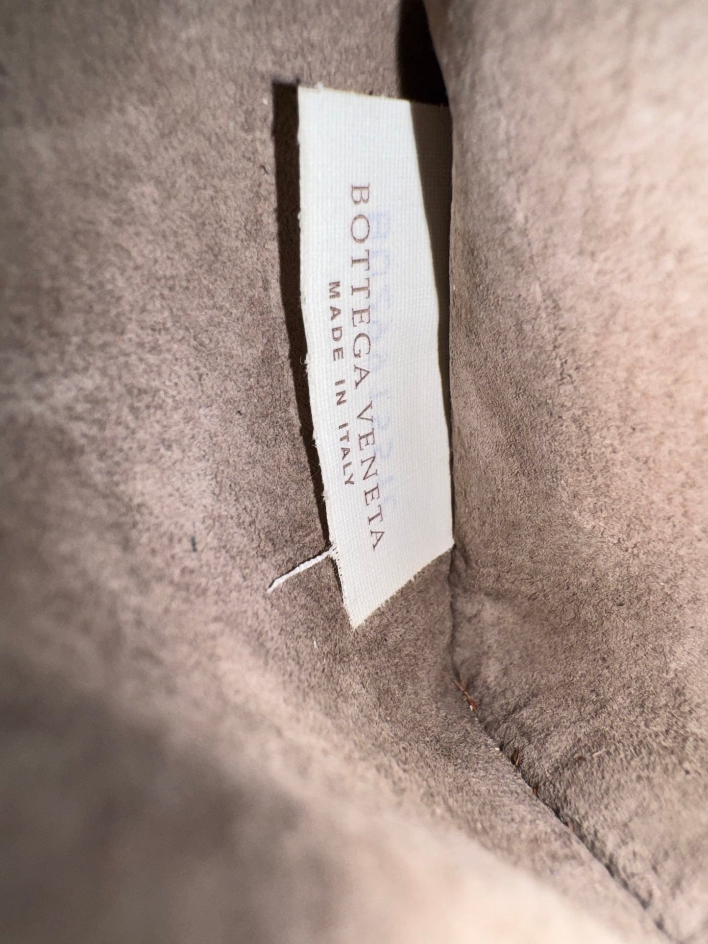 Bottega Veneta Woven Flap Crossbody Bag – Schwarz - BagAffair