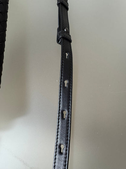 Bottega Veneta Woven Flap Crossbody Bag – Schwarz - BagAffair