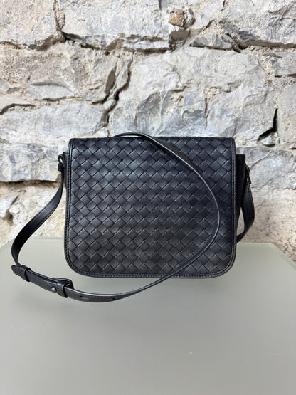 Bottega Veneta Woven Flap Crossbody Bag – Schwarz - BagAffair