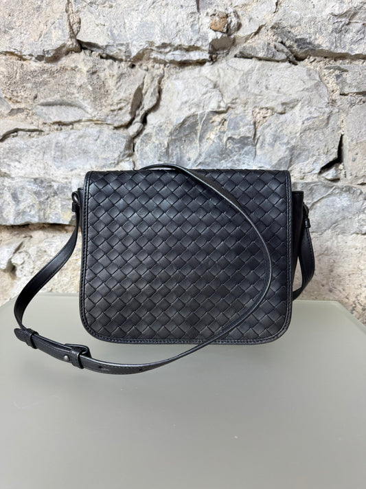 Bottega Veneta Woven Flap Crossbody Bag – Schwarz - BagAffair