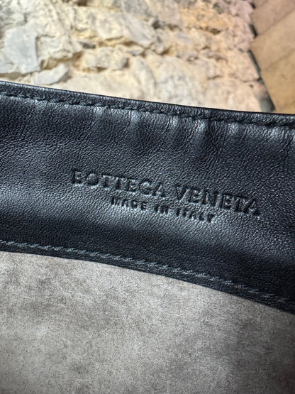 Bottega Veneta Woven Flap Crossbody Bag – Schwarz - BagAffair