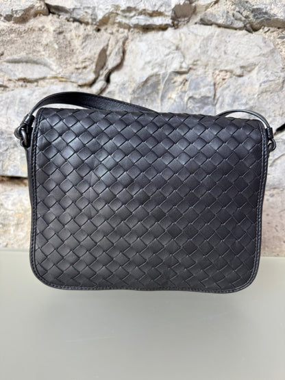 Bottega Veneta Woven Flap Crossbody Bag – Schwarz - BagAffair