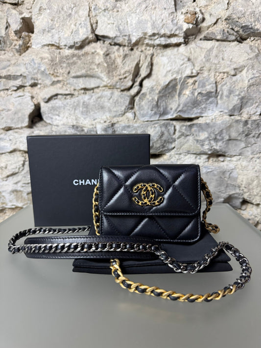 Chanel 19 Wallet on Chain - BagAffair