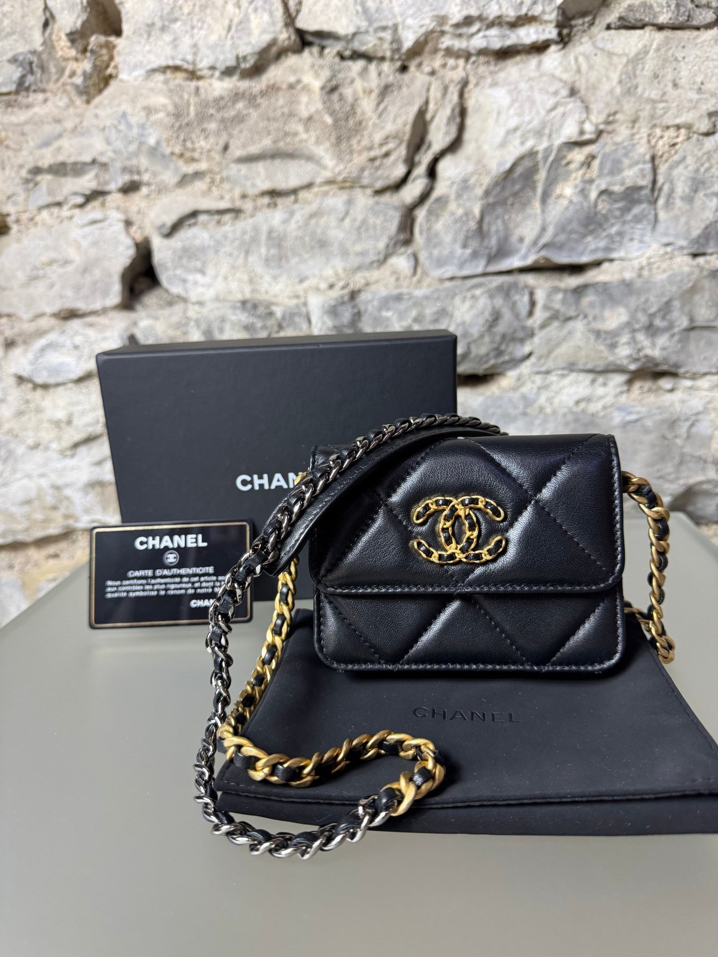 Chanel 19 Wallet on Chain - BagAffair