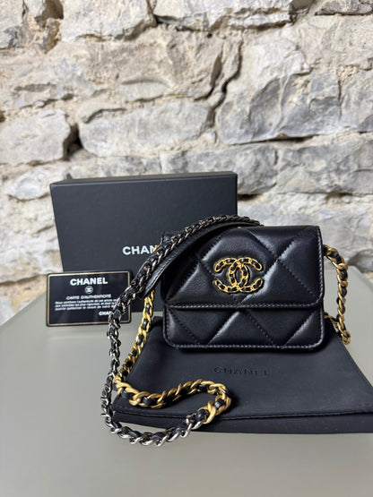 Chanel 19 Wallet on Chain - BagAffair