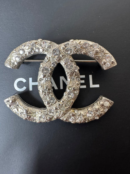 Chanel Brosche CC Logo Strass 2014 Kollektion - BagAffair