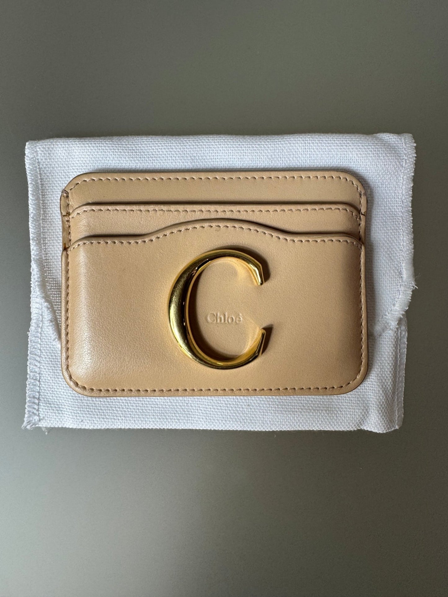 Chloé Card Holder – Leder Nude mit Goldakzent - BagAffair