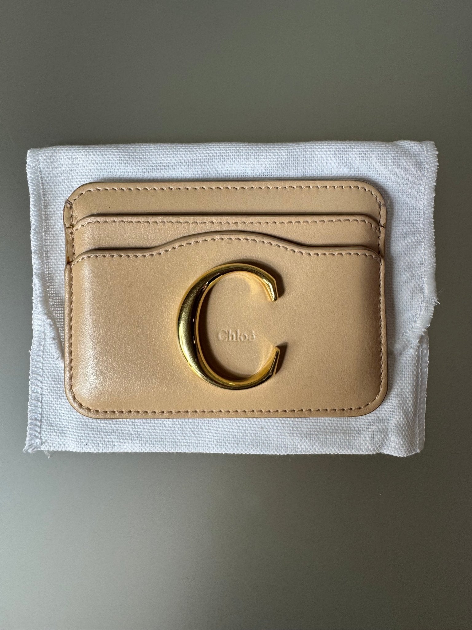 Chloé Card Holder – Leder Nude mit Goldakzent - BagAffair