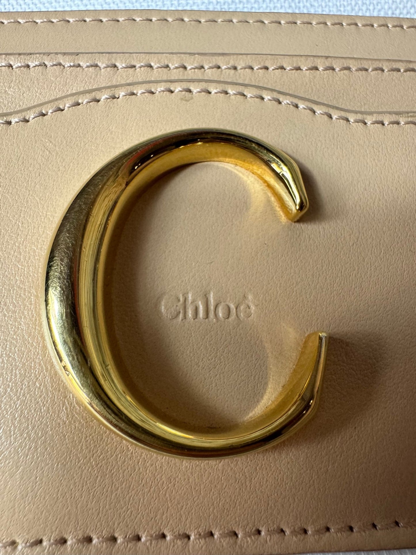 Chloé Card Holder – Leder Nude mit Goldakzent - BagAffair