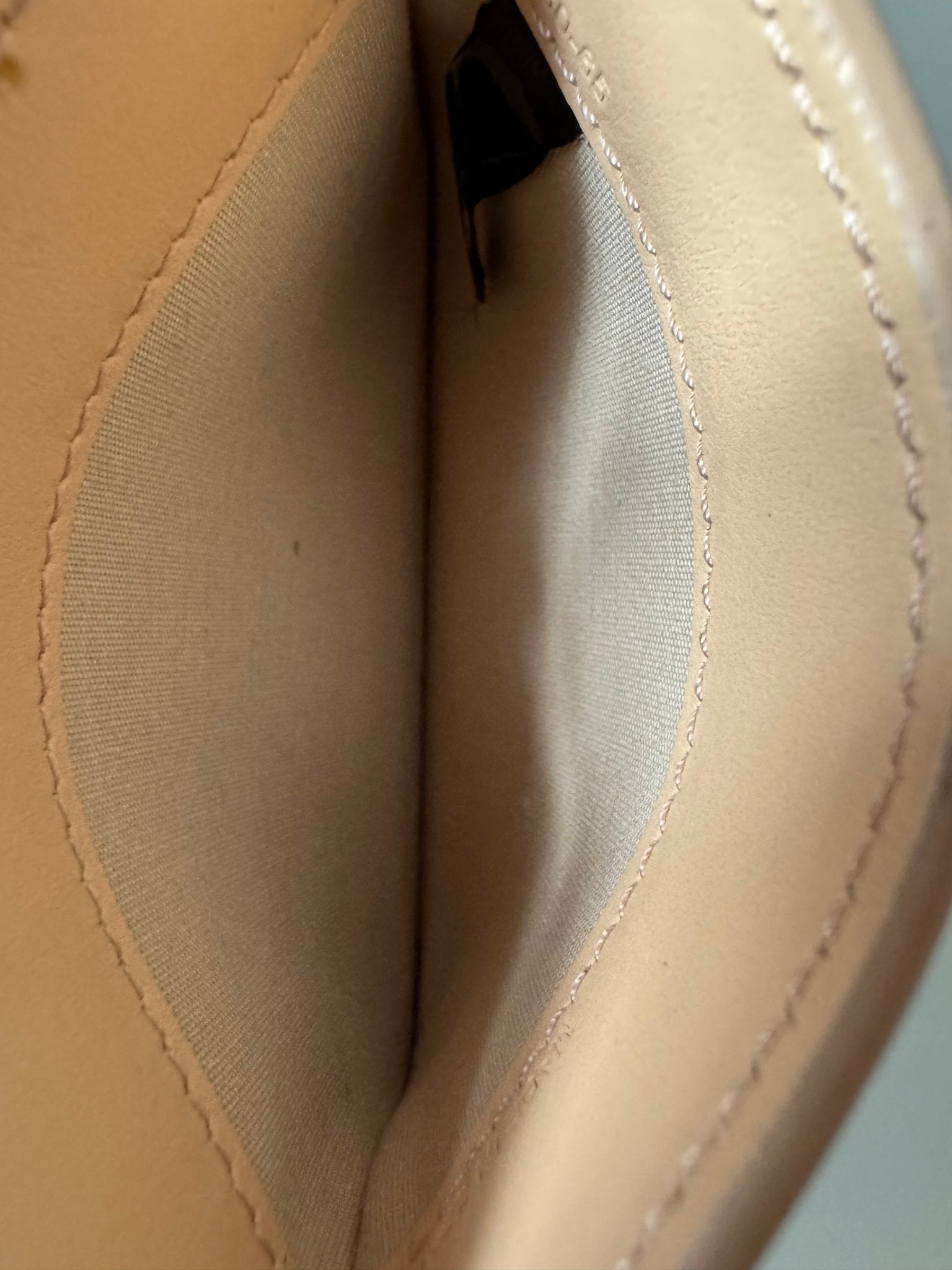 Chloé Card Holder – Leder Nude mit Goldakzent - BagAffair