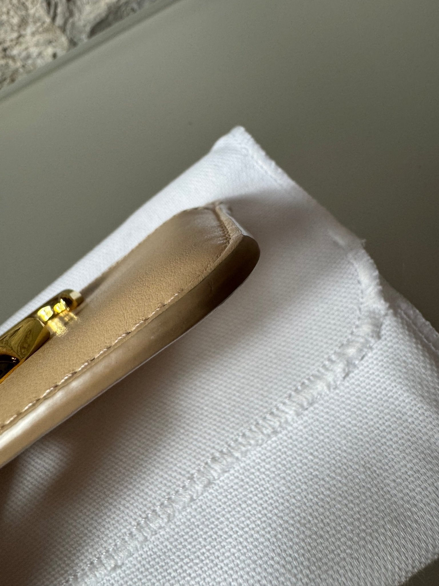 Chloé Card Holder – Leder Nude mit Goldakzent - BagAffair