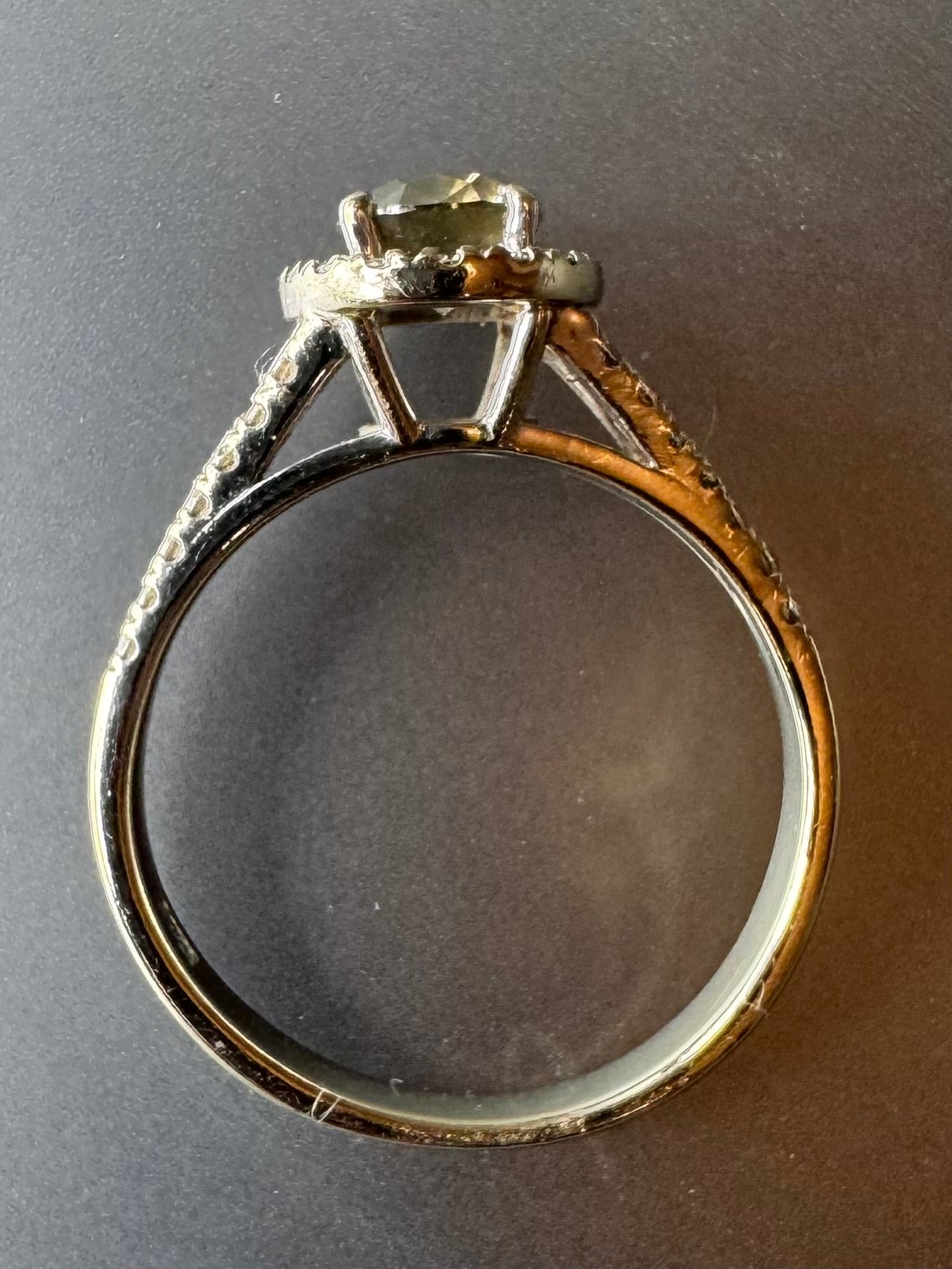Exklusiver Diamantring aus 14K Weißgold mit Fancy Deep Yellowish Grey Diamant & Brillanten - BagAffair