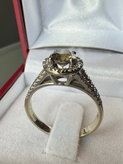 Exklusiver Diamantring aus 14K Weißgold mit Fancy Deep Yellowish Grey Diamant & Brillanten - BagAffair
