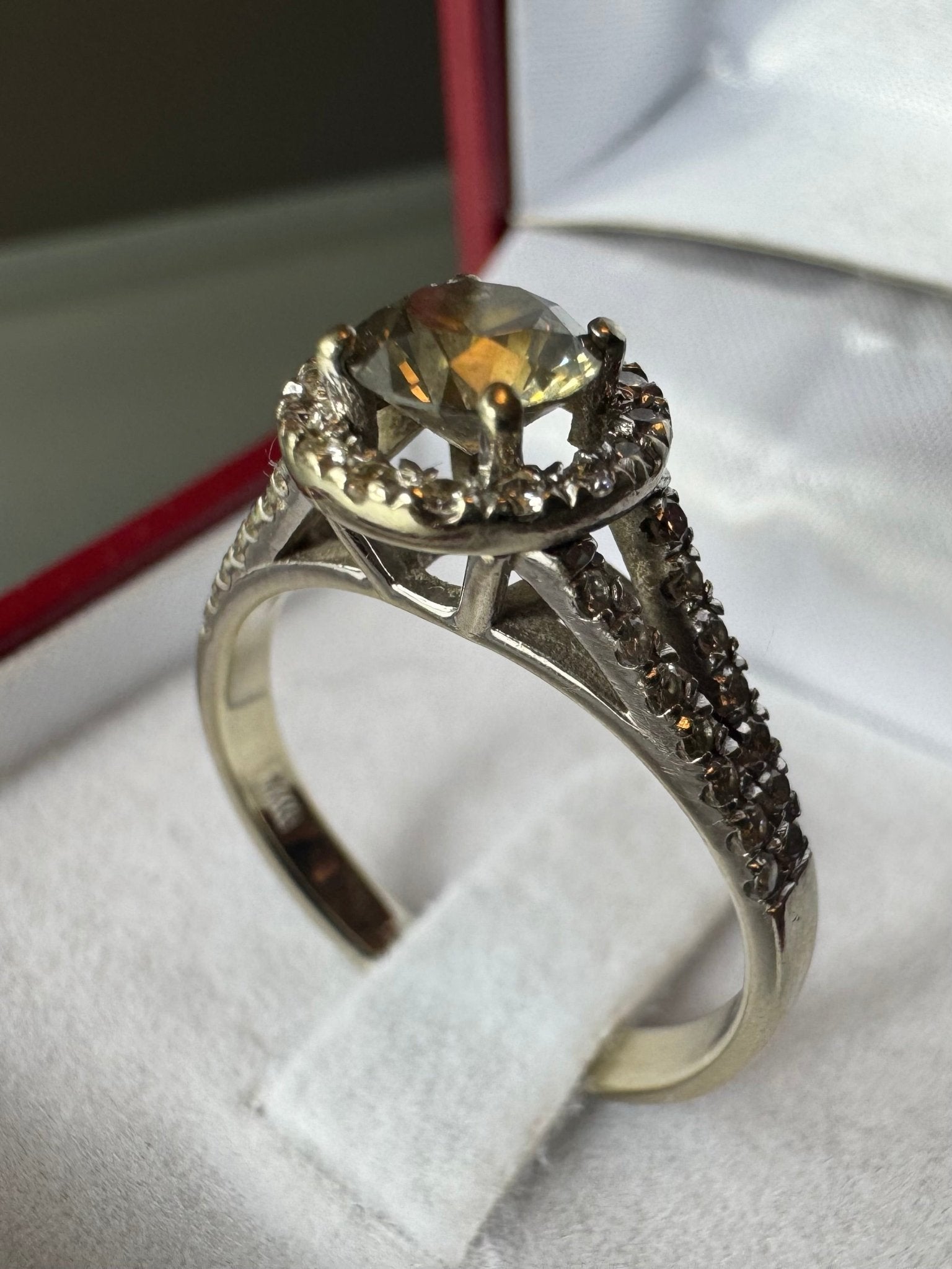 Exklusiver Diamantring aus 14K Weißgold mit Fancy Deep Yellowish Grey Diamant & Brillanten - BagAffair
