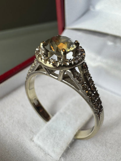 Exklusiver Diamantring aus 14K Weißgold mit Fancy Deep Yellowish Grey Diamant & Brillanten - BagAffair