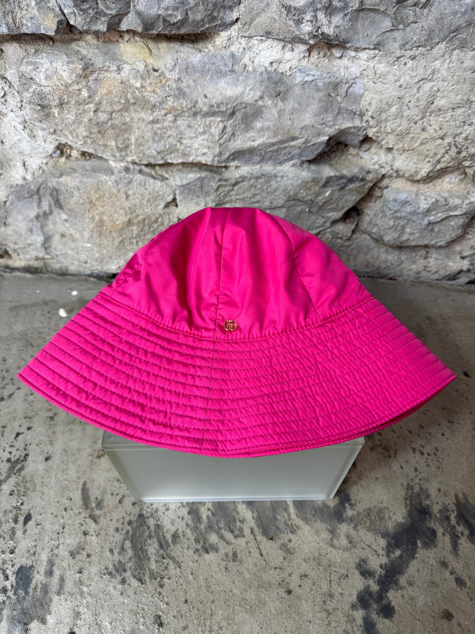 Gucci Gg Logo Nylon Hut - Pink - BagAffair