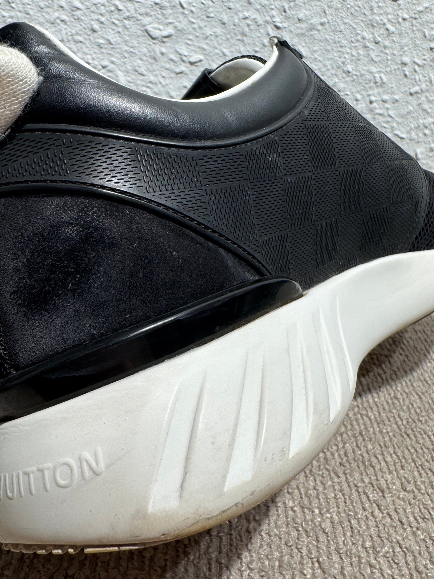 Louis Vuitton Fastlane Sneaker Schwarz / Weiß - BagAffair