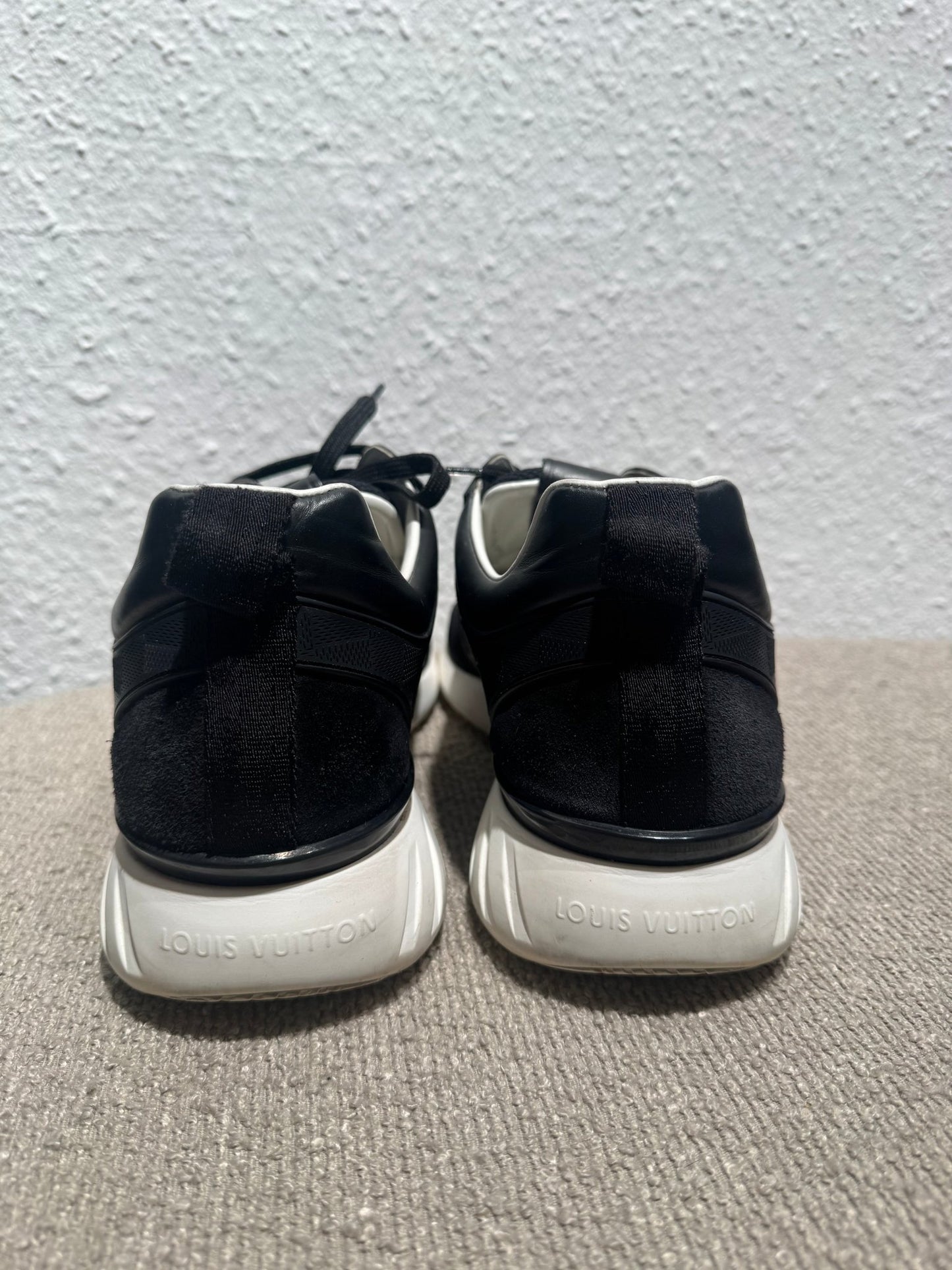 Louis Vuitton Fastlane Sneaker Schwarz / Weiß - BagAffair