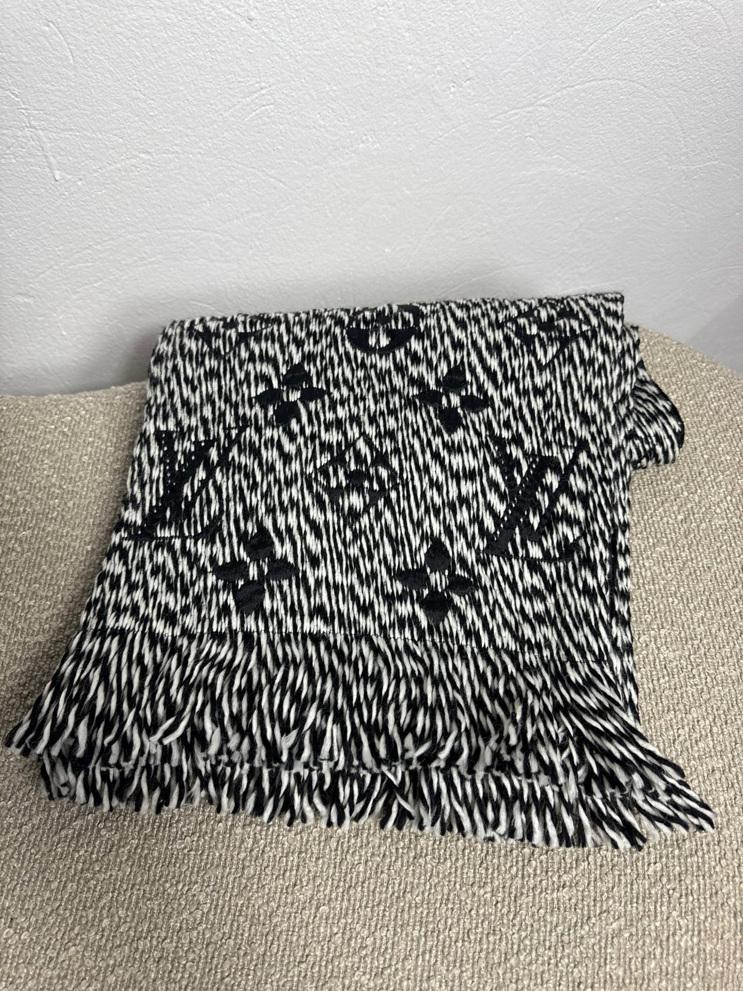 Louis Vuitton Logomania Schal – Schwarz / Weiß - BagAffair
