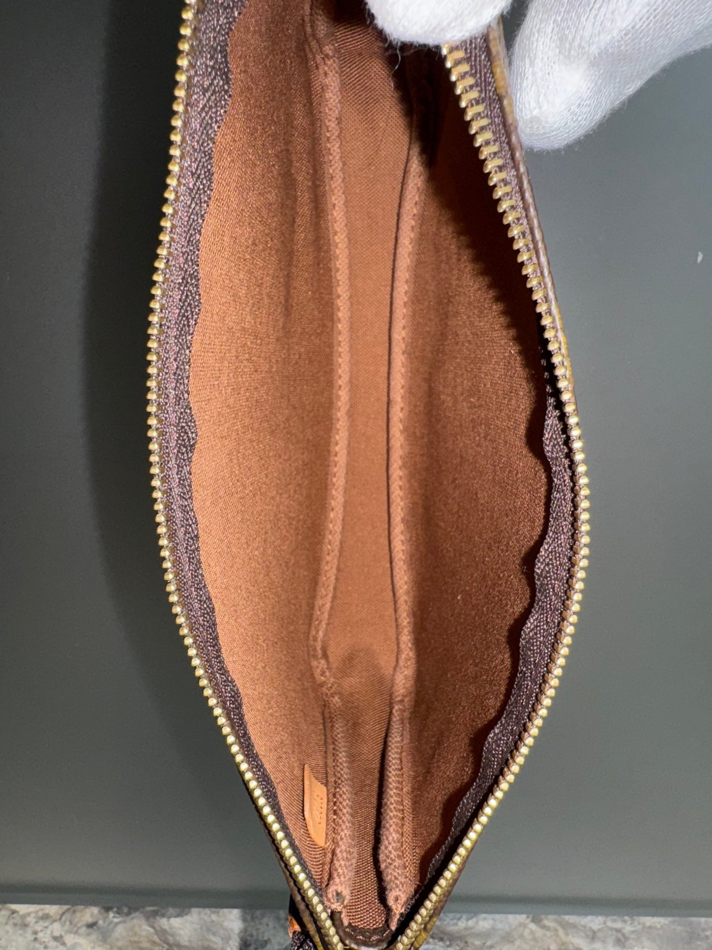 Louis Vuitton Pochette Accessoires – Monogram - BagAffair