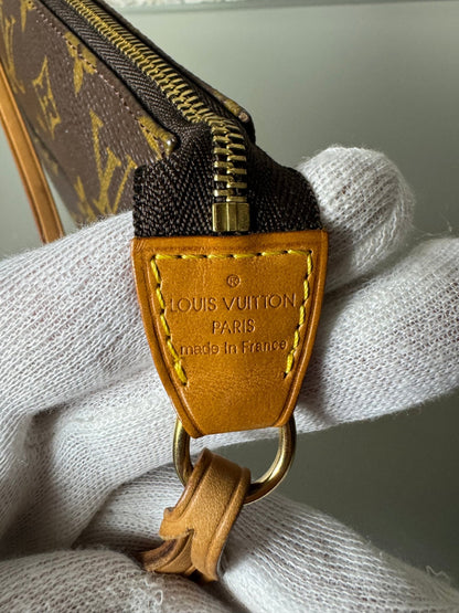 Louis Vuitton Pochette Accessoires – Monogram - BagAffair