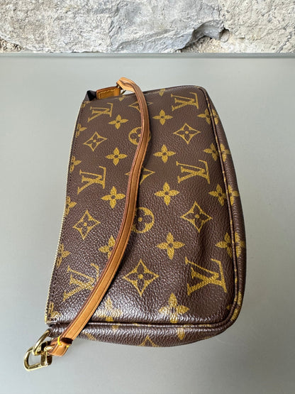 Louis Vuitton Pochette Accessoires – Monogram - BagAffair