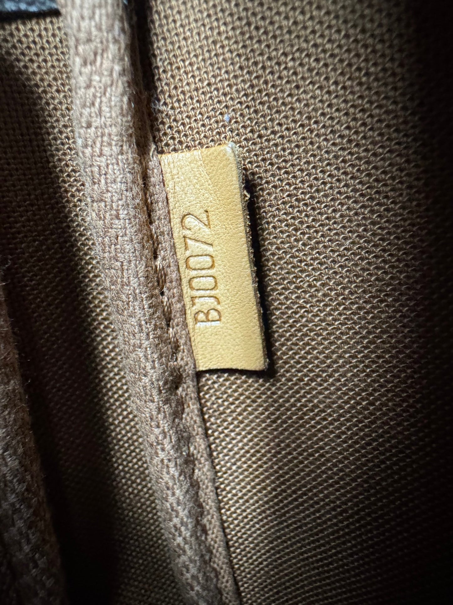 Louis Vuitton Pochette Accessoires – Monogram - BagAffair