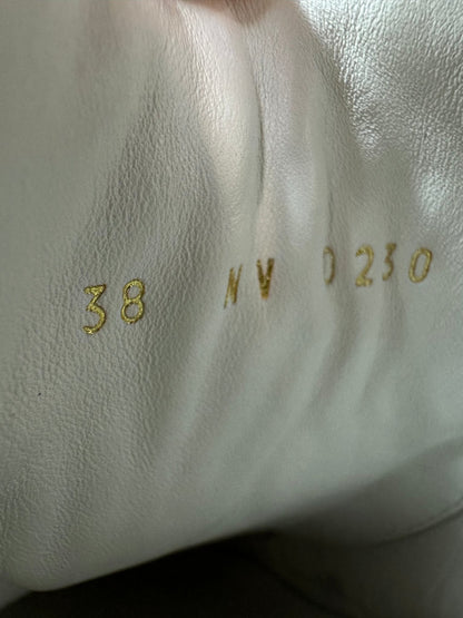 Louis Vuitton Time Out Sneaker Weiß/Schwarz – Größe 38 - BagAffair