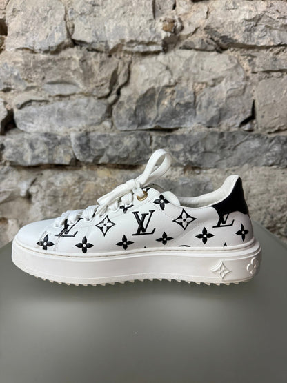 Louis Vuitton Time Out Sneaker Weiß/Schwarz – Größe 38 - BagAffair